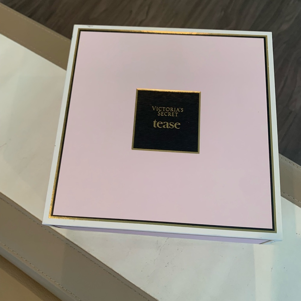 Victoria's Secret Tease Collection - Picture 3 of 8